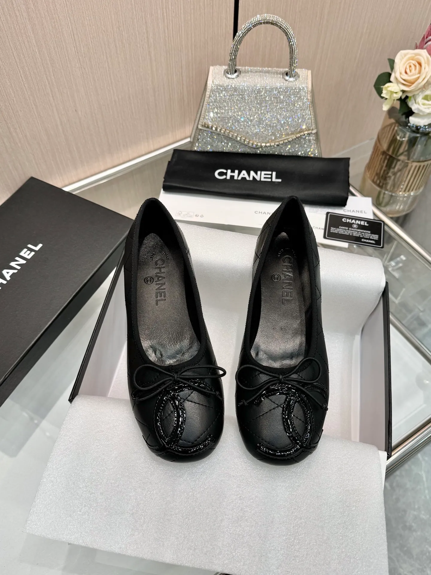 👟👟Ex-factory price 500👟👟 Women's Shoes Women's Clothing | ²⁰²5 𝐬𝐬 🤍🤎𝐂𝐇𝐀𝐍𝐄𝐋 Chanel 26A catwalk style Handmade Mary Jane women's shoes Ballet shoes are so amazing, the bow pattern is so cute! Even if I don’t wear flat shoes, I can’t resist the temptation! The second recommended pair of Chanel logo women's shoes has great texture and is versatile. It is made of lambskin and has an original two-color outsole. Size: 35-40 (41 can be customized and cannot be returned or exchanged)